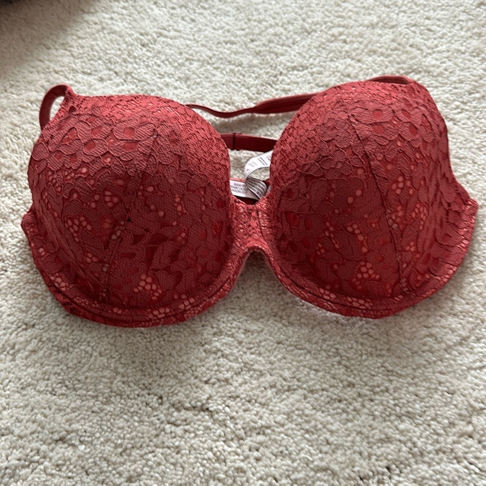 NWOT Victoria’s Secret Body by Victoria Bra Sz: 34DD TO BE DONATED 5/26
